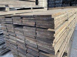 Hardhouten planken gebruikt