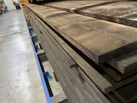 22x200 mm gecresoteerde fijnbezaagde planken 400cm