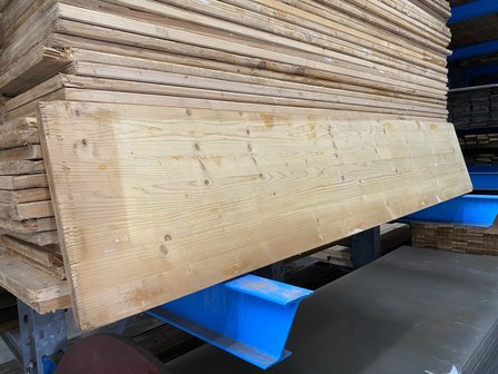 18 mm dikke kaasplanken 31 cm breed en 170 cm vurenhout gebruikt
