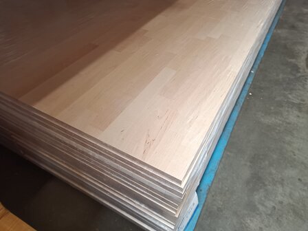 BERKEN MEUBELPANEEL 18 MM X 600X 3000 MM GEVINGERLAST
