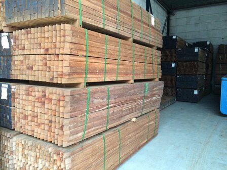 6x6cm 1.0m Hard hout ruw