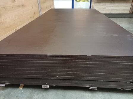 BETONPLEX 18MM EUCALYPTUS 125X250CM VLAK