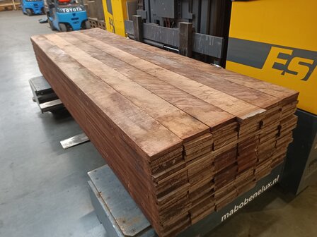 20X150MM HARDHOUT FIJN BEZAAGD 250CM