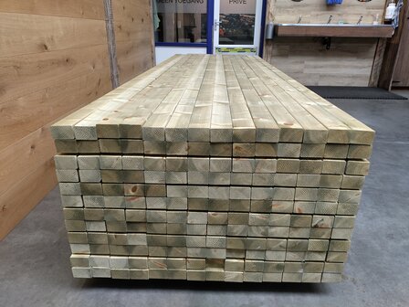 45x70mm ge&iuml;mpregneerd vuren 300cm