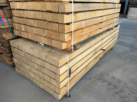 8x8 CM eiken fijnbezaagde balk  300 CM Lengte