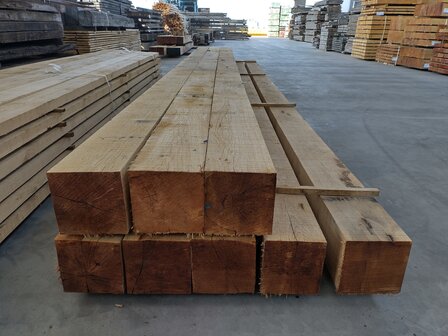 200X200mm Eiken fijnbezaagd 600cm