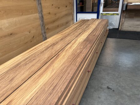 45x180 MM iroko geschaafd 445 CM