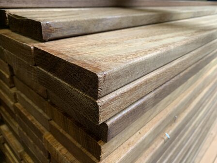 18x90 mm hardhout 425cm 