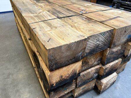 Radiata pine 20x30 CM x 300 CM
