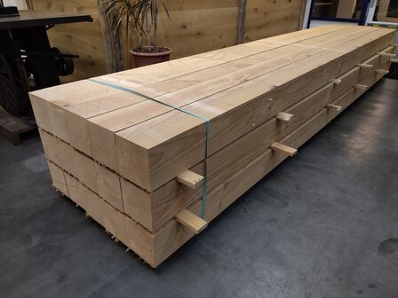 200X200MM DOUGLAS FIJN BEZAAGD 500CM