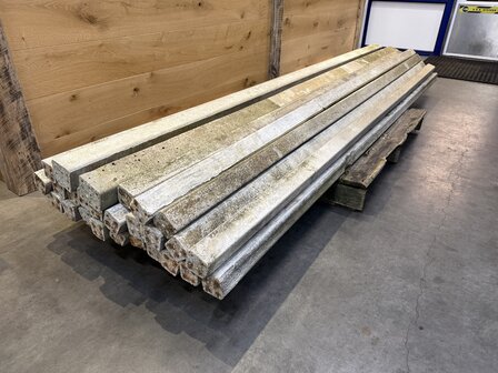 Gebruikte betonnen palen +/- 300CM 