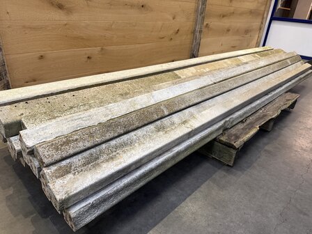 Gebruikte betonnen palen +/- 300CM 