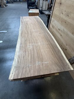 Suar boomstam tafelblad A6 105 x 300cm , unieke en massieve tafelblad