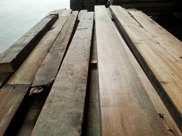 Teak planken (java) ,gebruikt prachtig voor boten of meubel