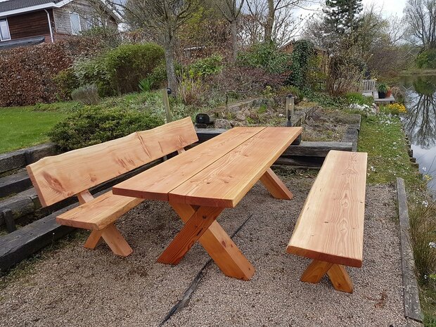 Douglas  kruispoot tafel met boomstam tafel blad  6 cm in diverse lengtes beschikbaar