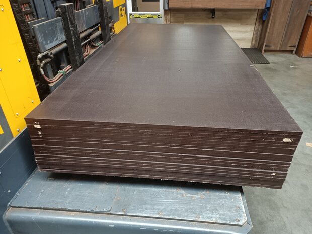 BETONPLEX 18MM EUCALYPTUS 125X250CM ANTI SLIP