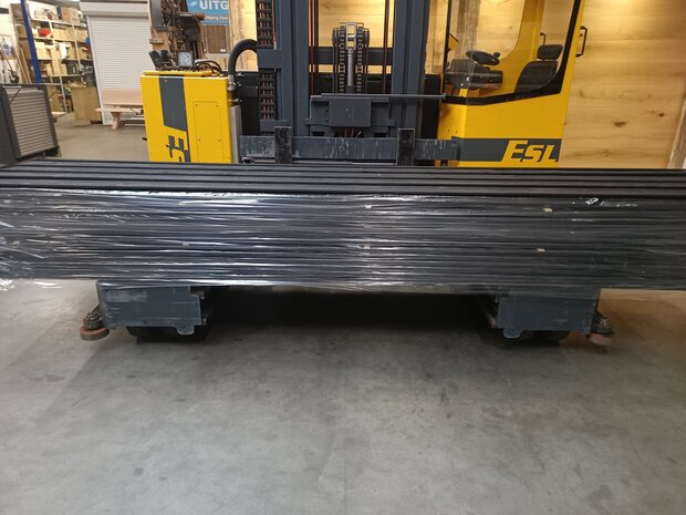 VUREN ZWEEDS RABAT 10/24X197MM ZWART GESPOTEN 420cm