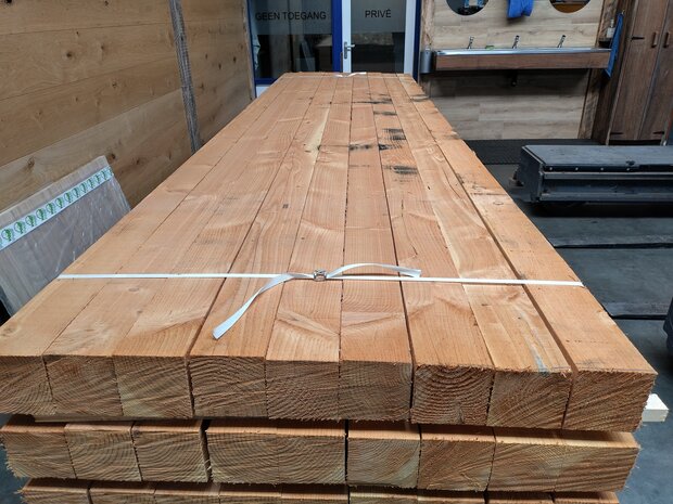 120x120mm Douglas fijnbezaagd 400cm