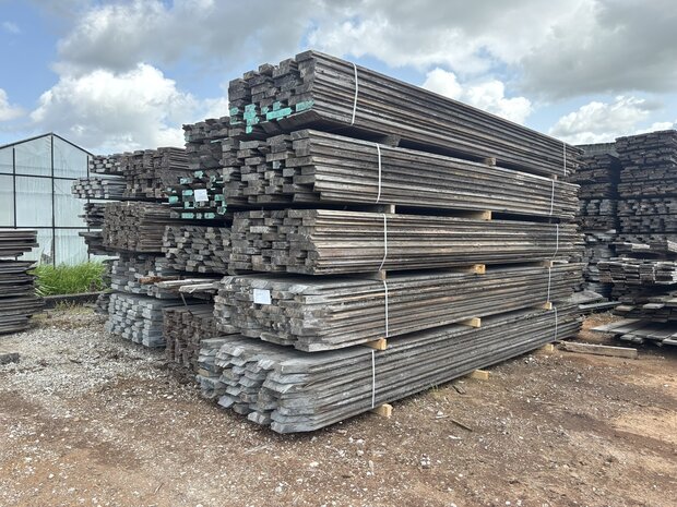 5 CM  x  450 cm lengte gebruikte hardhouten damwand met FSC recycle keurmerk