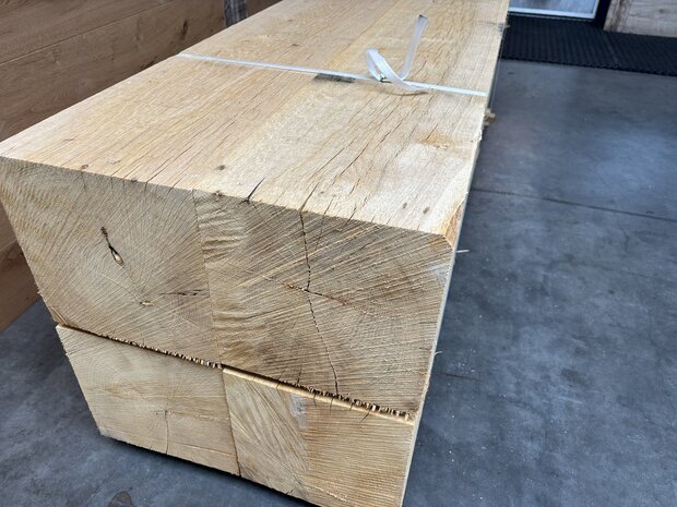 300x300 MM Eiken fijnbezaagde balk 250 CM lengte qp1 frans eiken