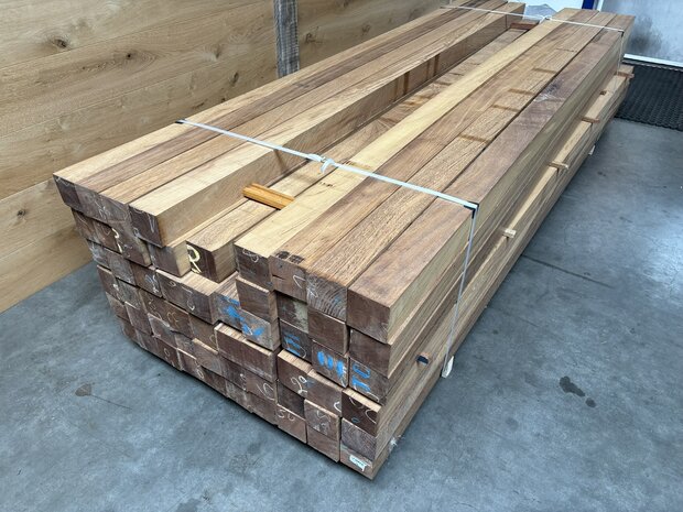 95x95 MM Iroko geschaafde kd balk 285 CM