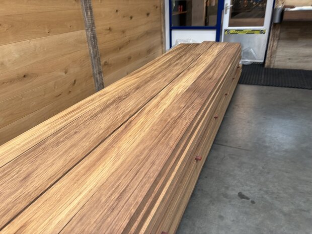 45x180 MM iroko geschaafd 445 CM