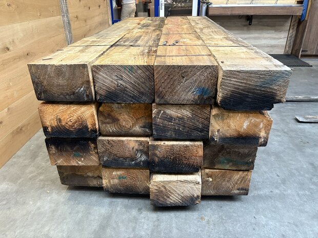 Radiata pine 20x30 CM x 300 CM