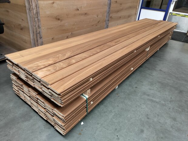 18x130 mm 425 cm Halfhouts Ayous Rabat – Duurzaam en Strak Gevelhout voor Buitenbekleding