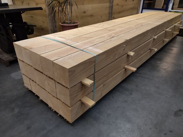 200X200MM DOUGLAS FIJN BEZAAGD 500CM