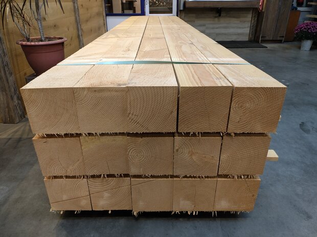 200X200MM DOUGLAS FIJN BEZAAGD 500CM