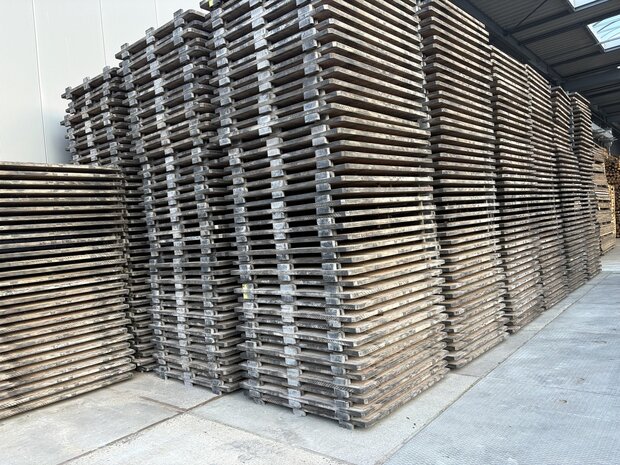 Hardhout gelaagd steenschotten 4x145x145 CM steenschotten 