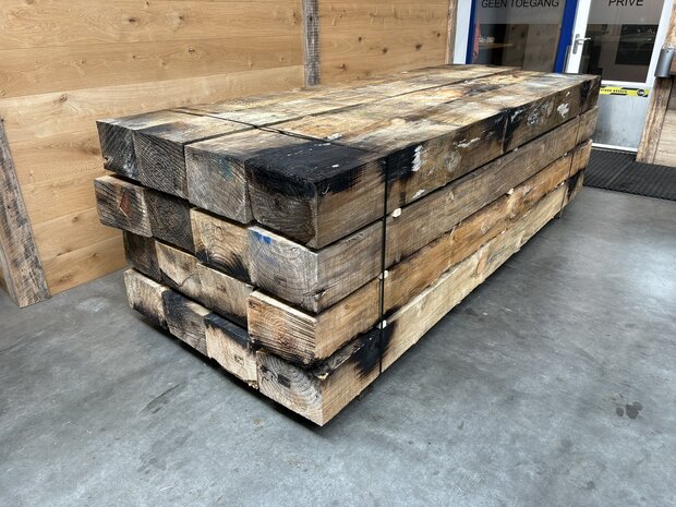 20x30 CM x 300 CM radiata pine balken  gebruikt FSC