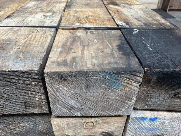 20x30 CM x 300 CM radiata pine balken  gebruikt FSC