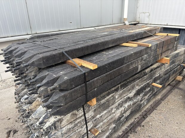 kunststof gebruikte palen 8x8 cm x 160 cm lang