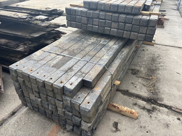 kunststof gebruikte palen 8x8 cm x 160 cm lang