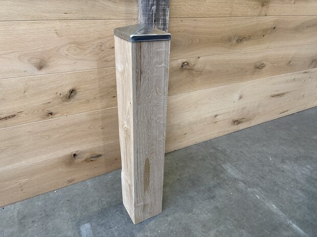 Eikenhouten Geschaafde Hekpaal 140x140 mm &ndash; 200 cm &ndash; Met RVS Pet