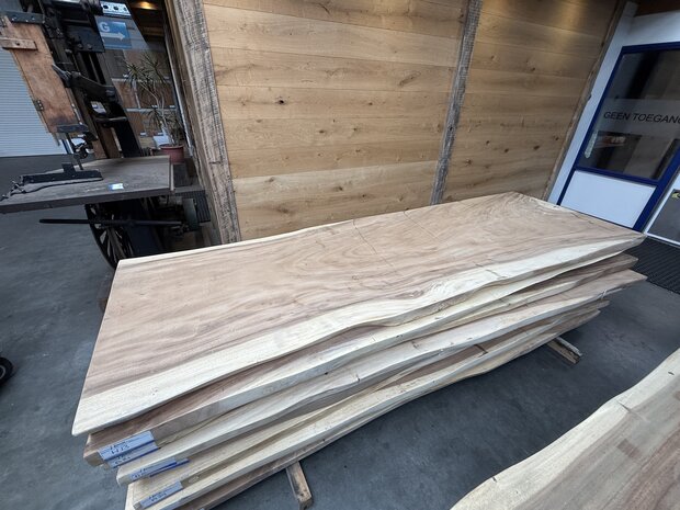 Suar boomstam tafelblad H80 90 x 300cm , unieke en massieve tafelblad