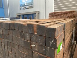 50x50mm fijnbezaagd hardhout 150cm