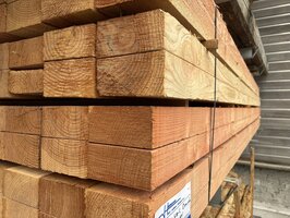7x15CM Douglas fijnbezaagd 400 CM