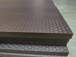 Betonplex Berken 15mm 153x305cm Anti slip Hexa