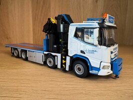 WSI Daf xd 4 asser met laadbak en palfinger kraan 1:50