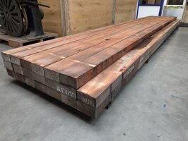 8x15 cm hard hout ruw 550cm
